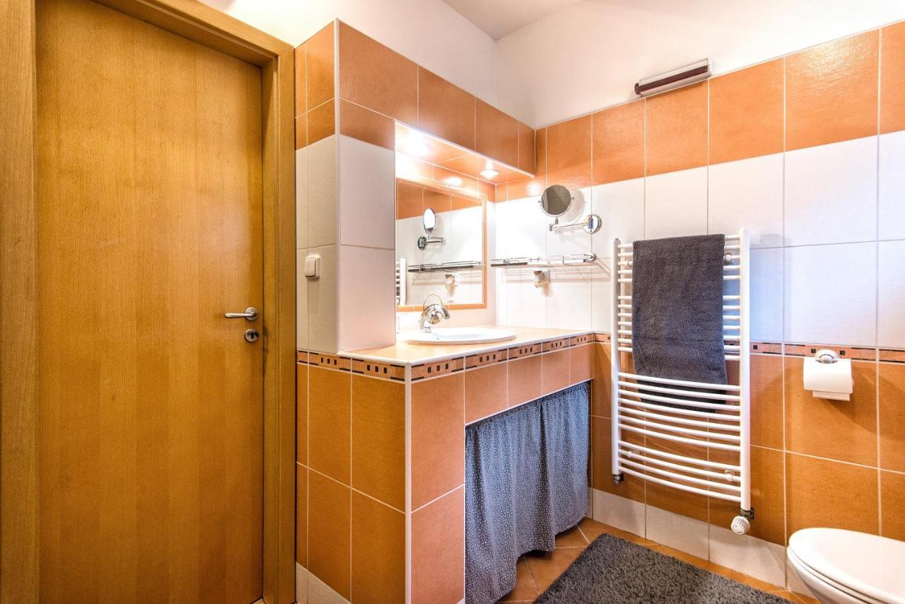 Apartment Neratovice エクステリア 写真
