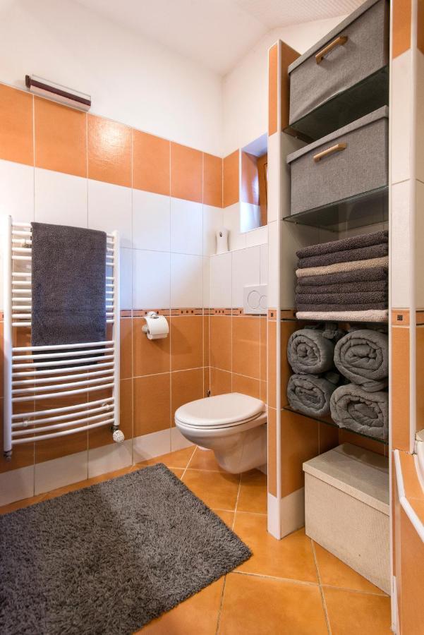 Apartment Neratovice エクステリア 写真